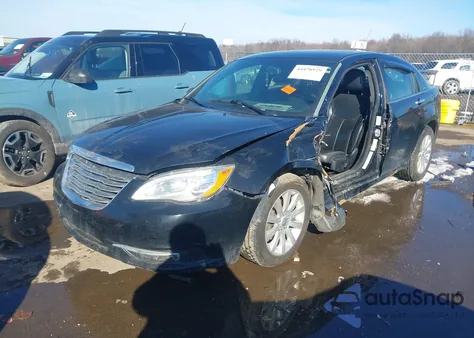 2013 Chrysler 200 Limited z USA, uszkodzony, nr VIN 1C3CCBCG5DN523553